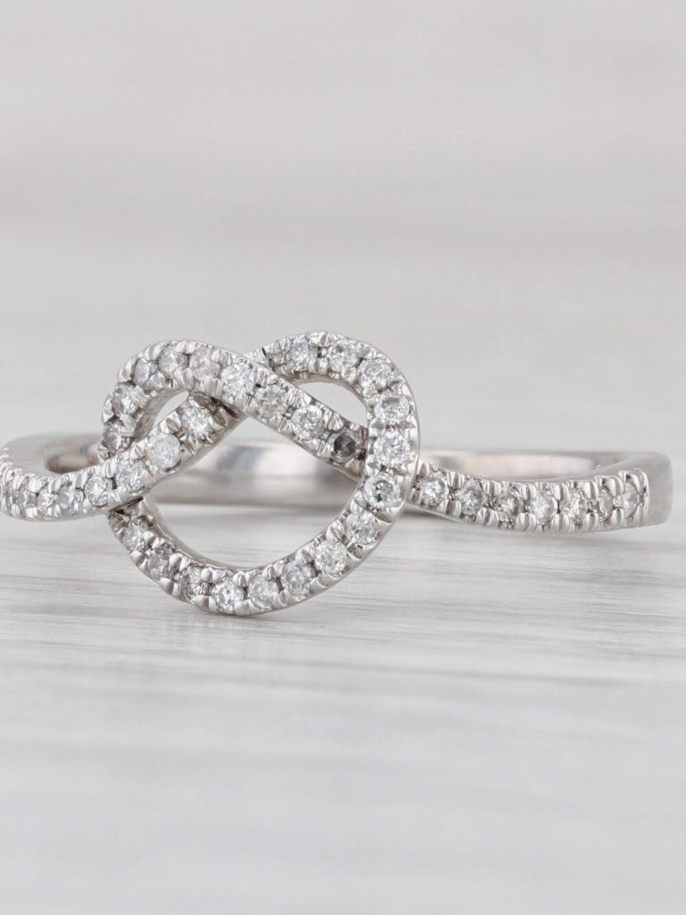 0.25ctw Diamond Preztle Knot Ring 10k White Gold Size 7.5